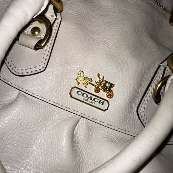 Beautiful white Coach bag - Picture 13 of 15